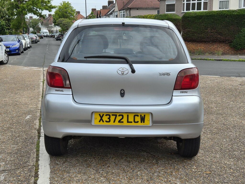 Toyota Yaris 1.3 Gls 84 Bhp Silver #11