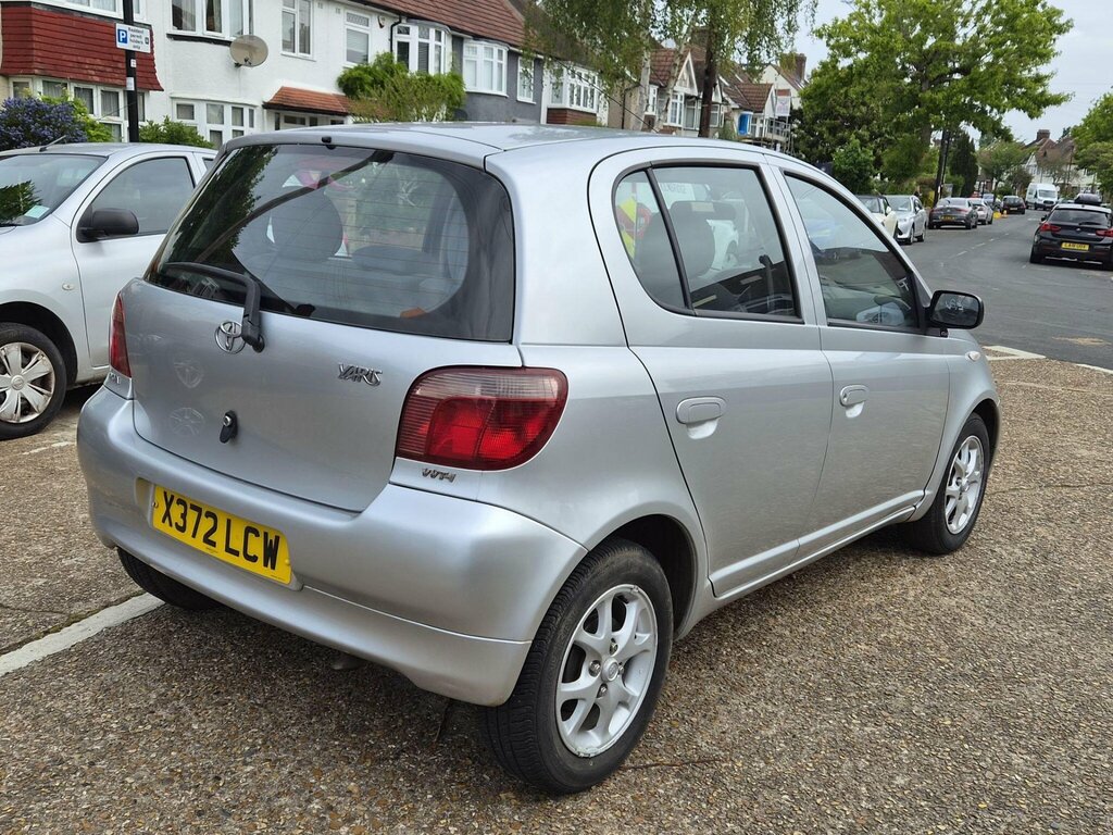 Toyota Yaris 1.3 Gls 84 Bhp Silver #10