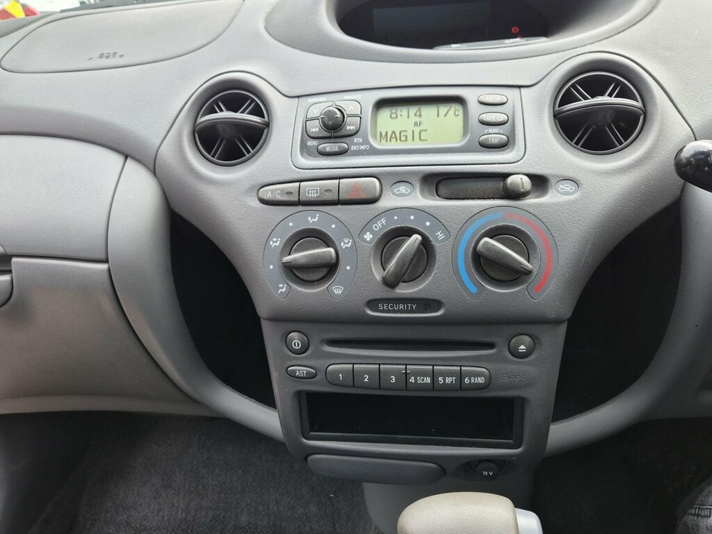 Toyota Yaris 1.3 Gls 84 Bhp Silver #23
