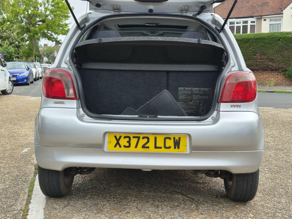 Toyota Yaris 1.3 Gls 84 Bhp Silver #25