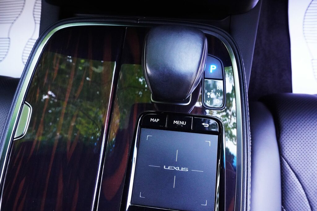 Lexus LS Ls 500H Premier 4X4 Brown #40