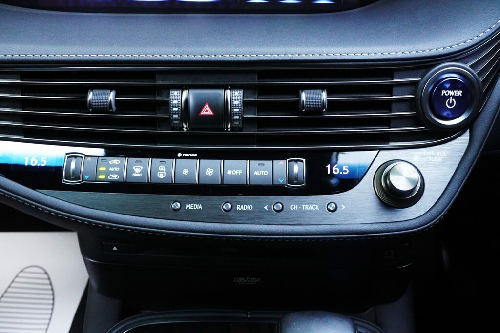 Lexus LS Ls 500H Premier 4X4 Brown #39