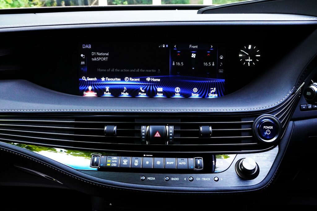 Lexus LS Ls 500H Premier 4X4 Brown #29
