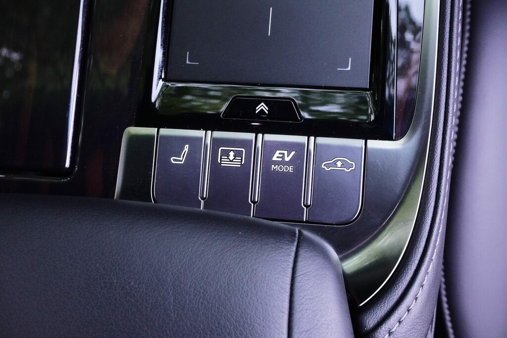 Lexus LS Ls 500H Premier 4X4 Brown #41