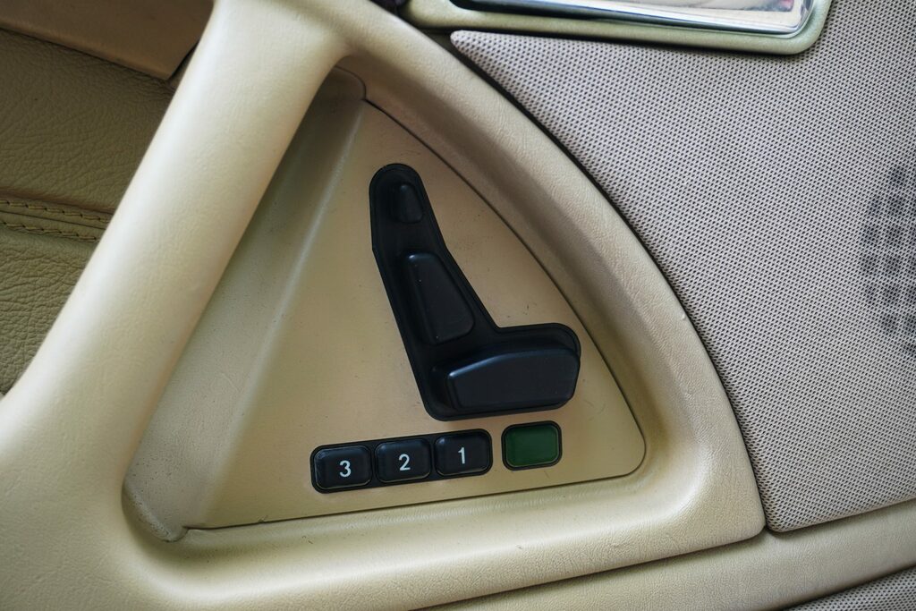 Mercedes-Benz SL Class Limited Edition - 1997 P Silver #39