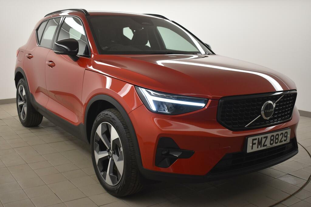 Volvo XC40 2.0 B4p Plus Dark Red