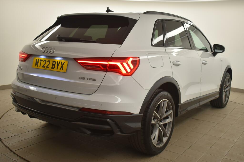 Audi Q3 35 Tfsi Black Edition White #4