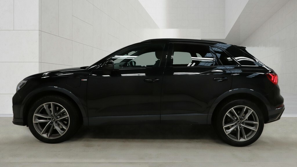 Audi Q3 45 Tfsi E Black Edition S Tronic DG23ZCK Black #5