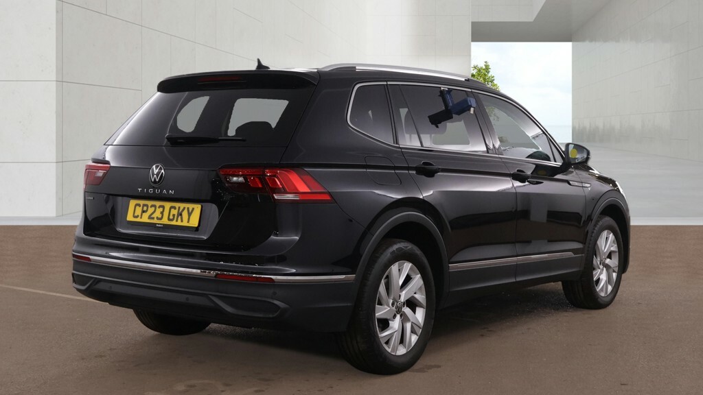 Volkswagen Tiguan Allspace 2.0 Tdi Life Dsg Black #4