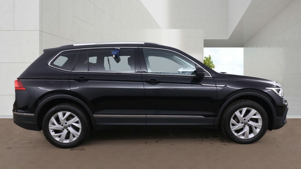 Volkswagen Tiguan Allspace 2.0 Tdi Life Dsg Black #2