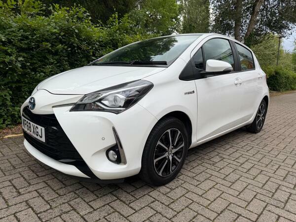Toyota Yaris 1.5 Vvt-h Icon Tech E-cvt Euro 6 Ss KF68XGJ White #3
