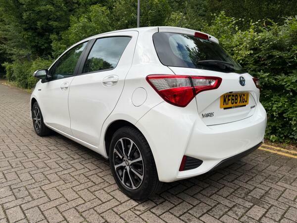 Toyota Yaris 1.5 Vvt-h Icon Tech E-cvt Euro 6 Ss KF68XGJ White #4