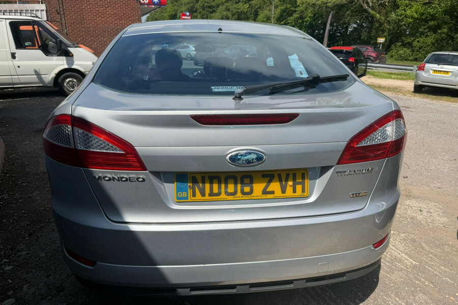 Ford Mondeo Hatchback Silver #6