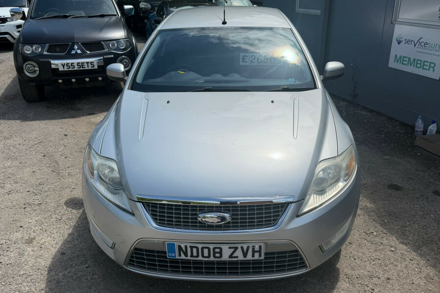 Ford Mondeo Hatchback Silver #2