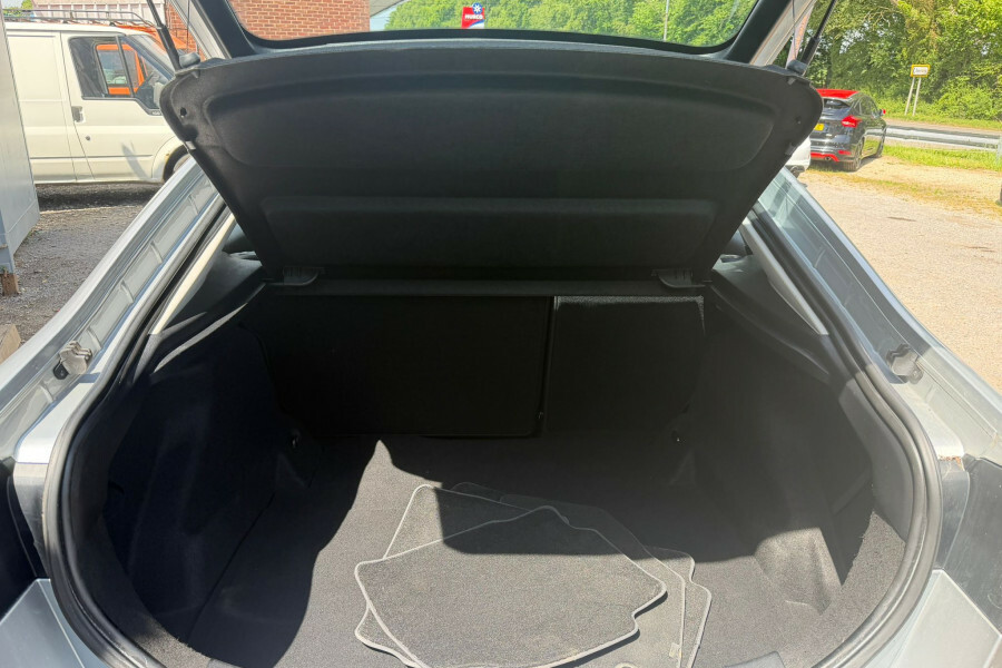 Ford Mondeo Hatchback Silver #5