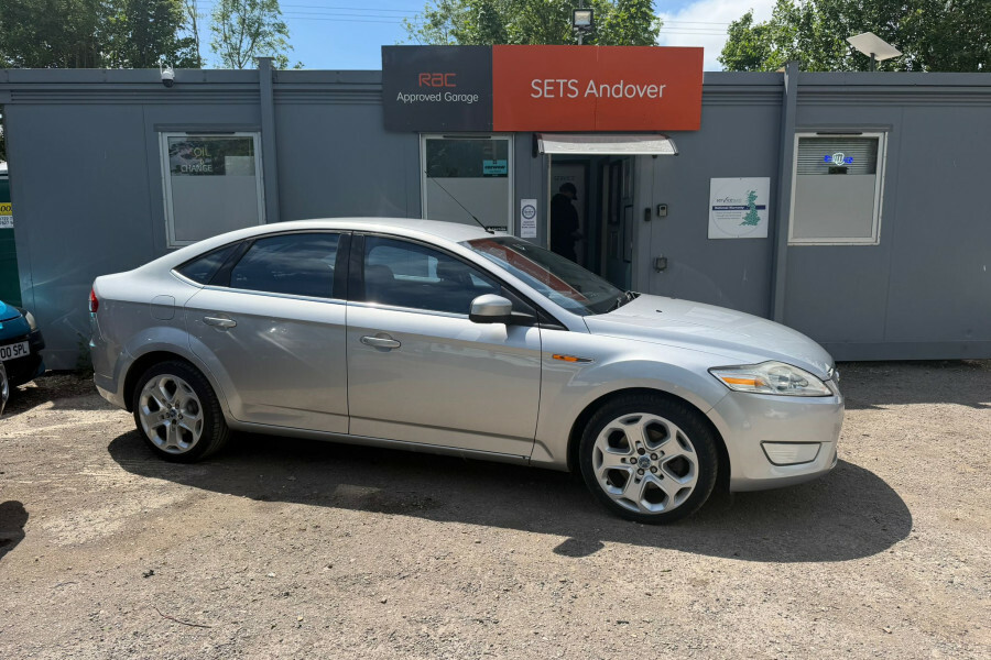 Ford Mondeo Hatchback Silver #3