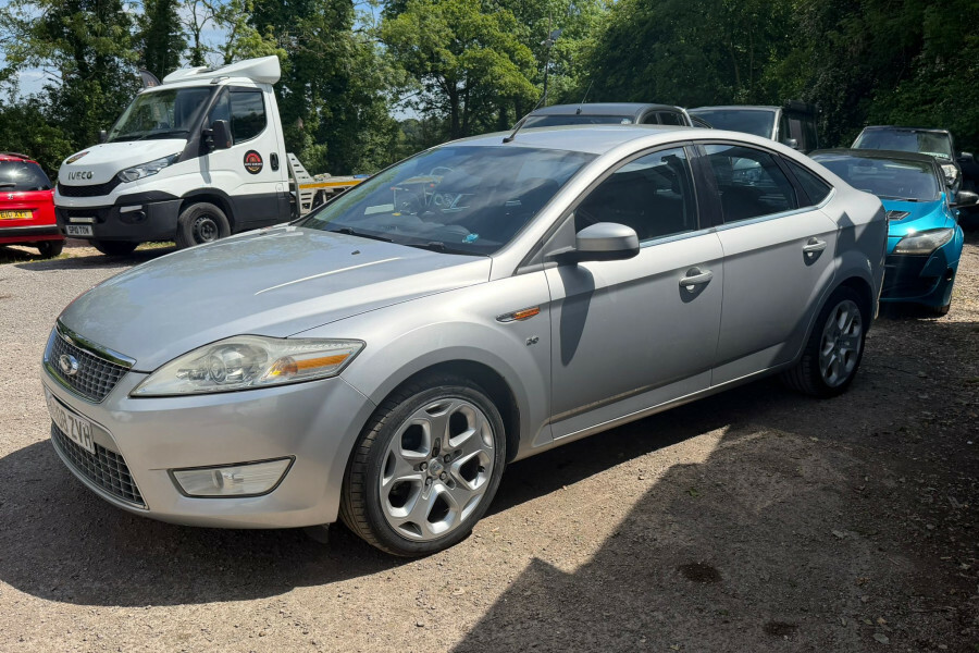 Ford Mondeo Hatchback Silver #4
