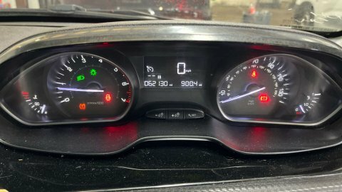 Peugeot 2008 1.2 Puretech Active MK67ZPY White #2