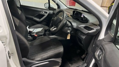 Peugeot 2008 1.2 Puretech Active White