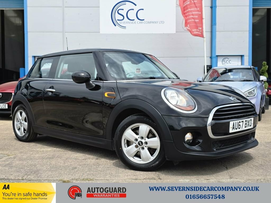 Mini Hatch 1.5L Cooper Black