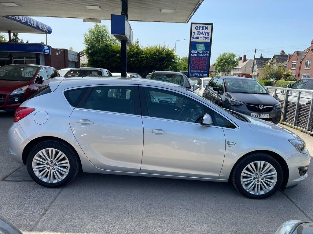 Vauxhall Astra Hatchback 1.6 16V Excite Euro 5 201414 Silver #3