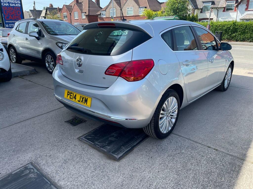 Vauxhall Astra Hatchback 1.6 16V Excite Euro 5 201414 Silver #2