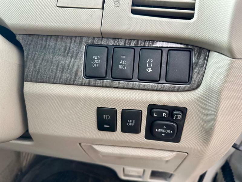 Toyota Estima 2.4 5dr Silver #23