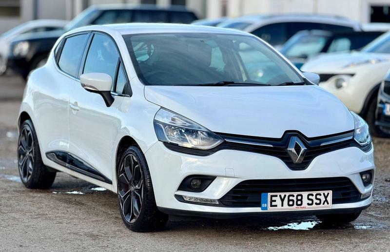 Renault Clio 0.9 Tce Iconic Euro 6 Ss White