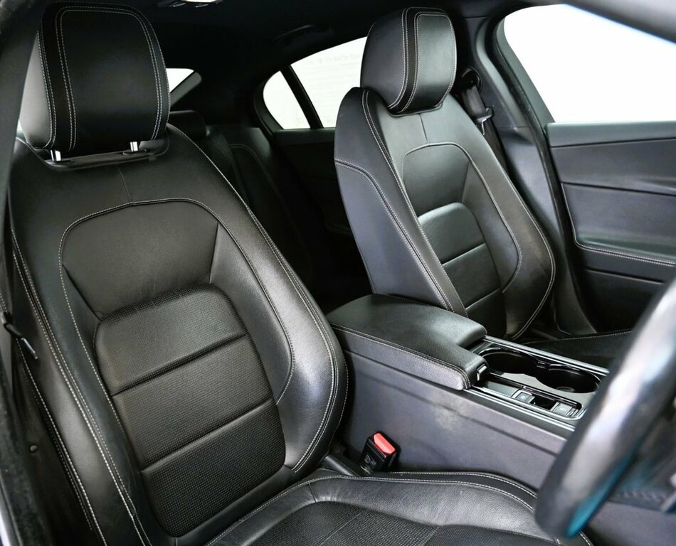 Jaguar XE 2L R-sport NL17ZRR Black #2