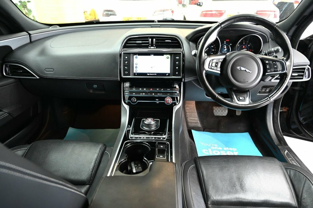 Jaguar XE 2L R-sport Black