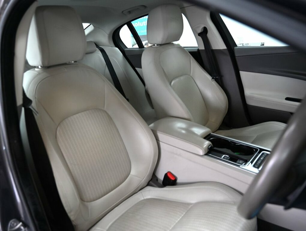 Jaguar XE 2L Portfolio NJ66ABZ Grey #3