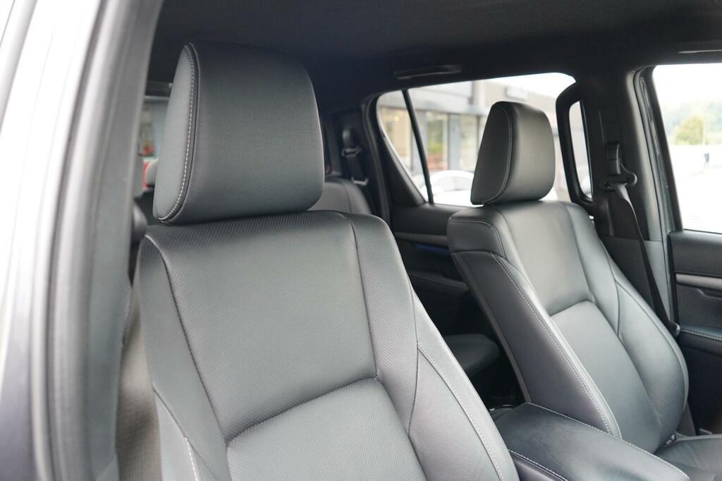 Toyota HILUX 2.8 D-4d Invincible X 4Wd Euro 6 Ss Grey #3