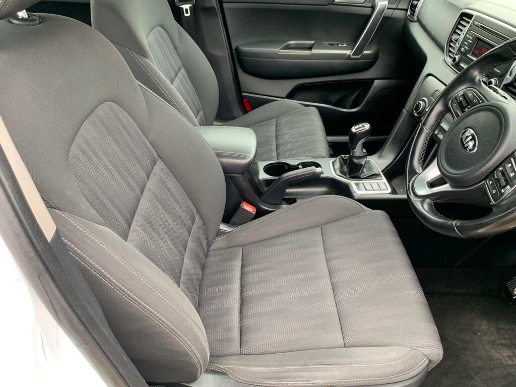 Kia Sportage 1.6 Gdi 1 Euro 6 Ss BD18ZFW White #6