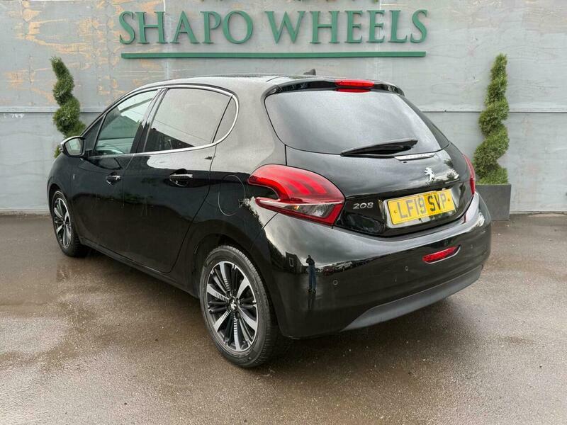 Peugeot 208 1.2 Puretech Tech Edition Euro 6 S S - 2019 LF19SVP Black #2