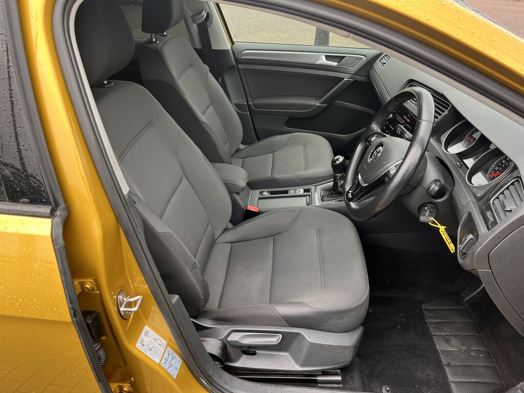 Volkswagen Golf Hatchback 1.0 Tsi Se 2018 PK18YWO Yellow #5