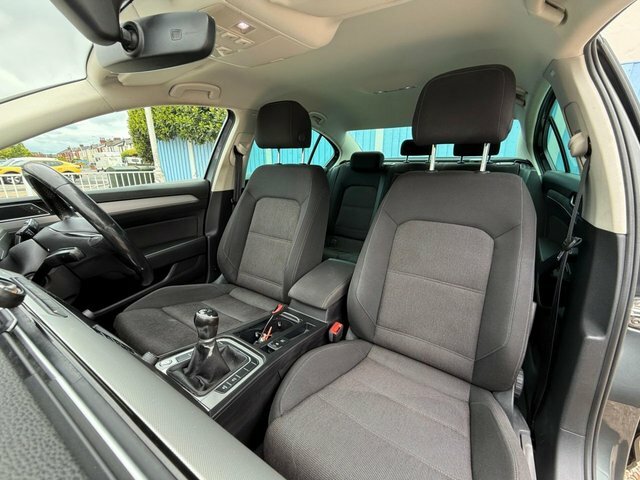 Volkswagen Passat 2016 2.0 Tdi Bluemotion Tech Se Business Saloon YA66KZD Grey #5