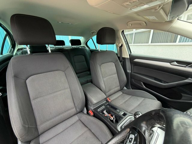 Volkswagen Passat 2016 2.0 Tdi Bluemotion Tech Se Business Saloon YA66KZD Grey #3