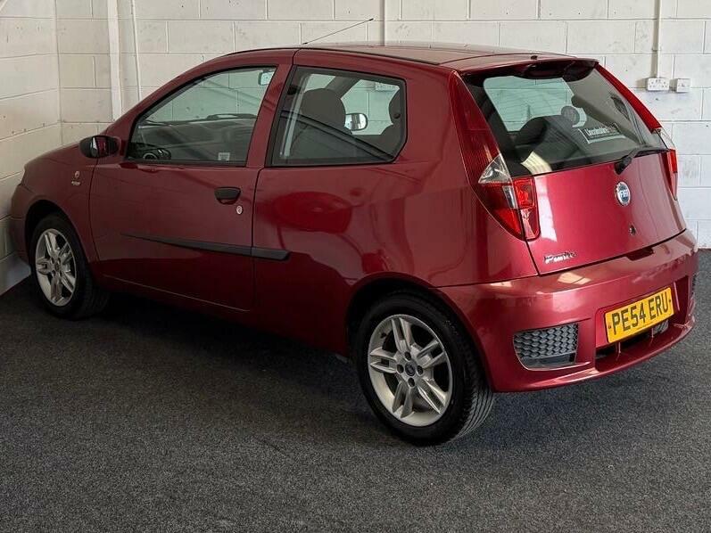 Fiat Punto 1.2 Active Sport Red #4