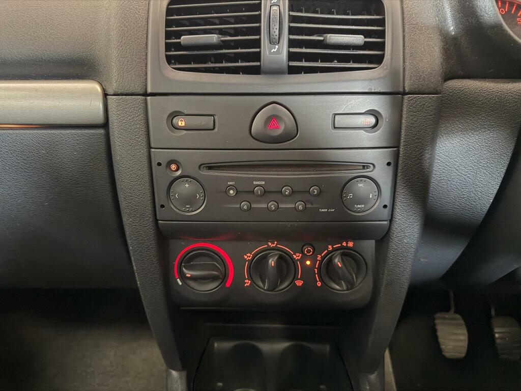 Renault Clio 1.2 16V Expression White #16