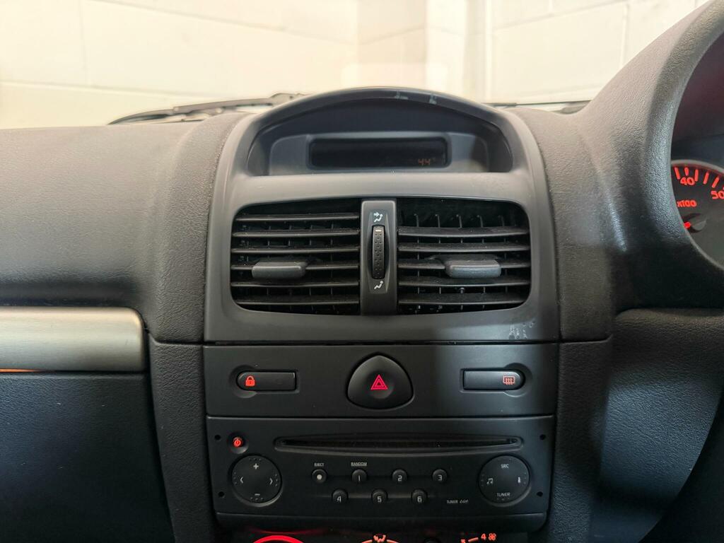 Renault Clio 1.2 16V Expression White #15