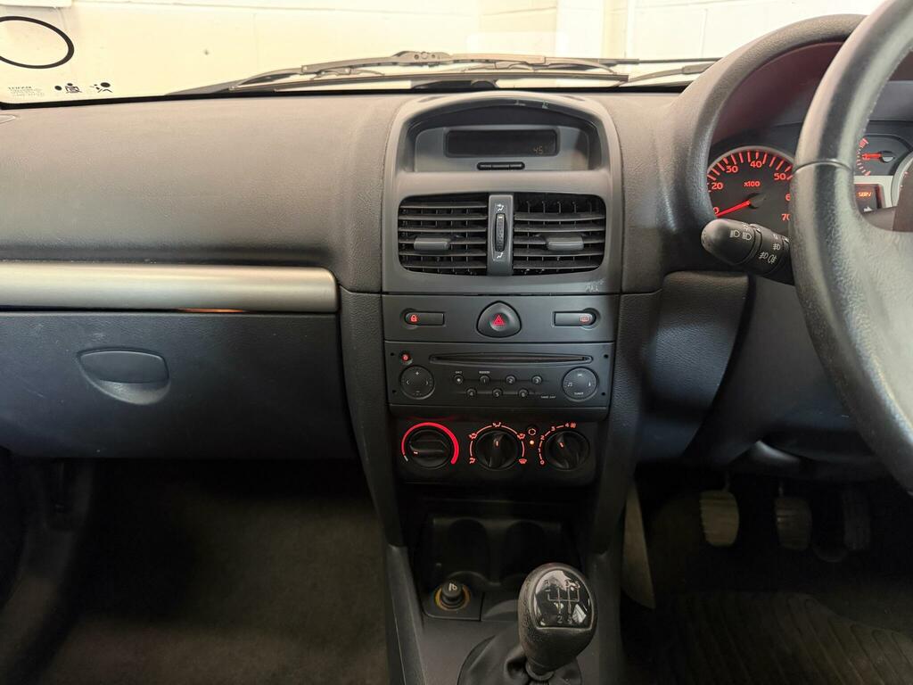 Renault Clio 1.2 16V Expression White #14