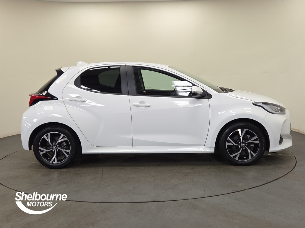 Toyota Yaris Yaris Design TXZ7896 White #3