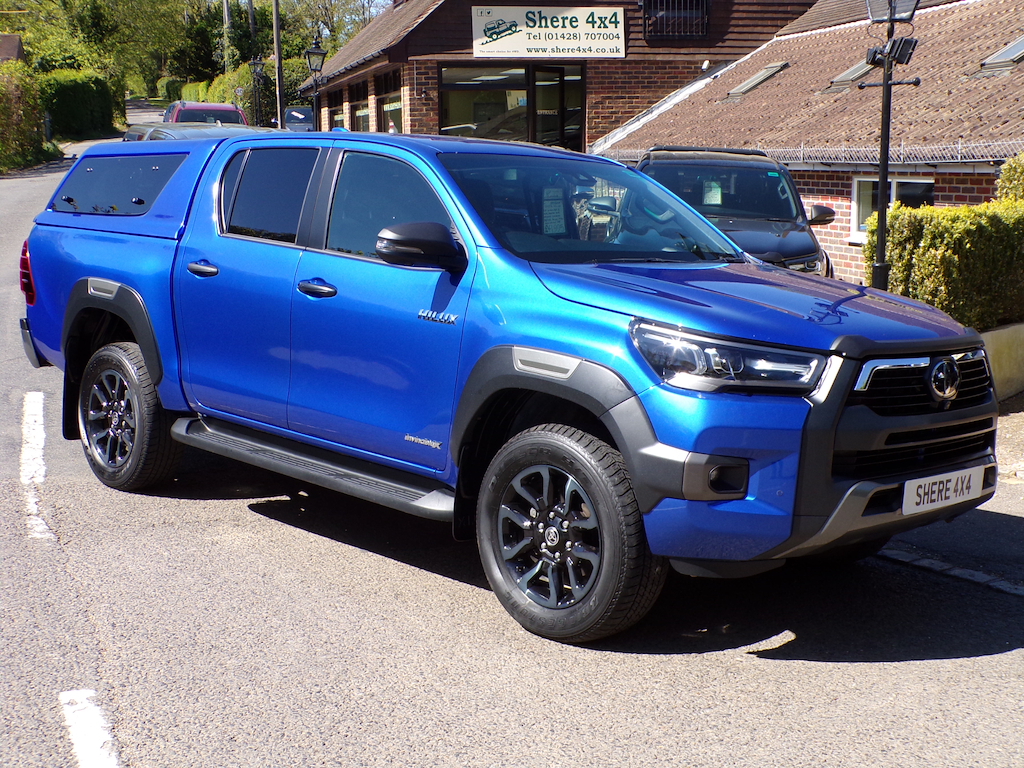 Toyota HILUX 2.8 D-4d Invincible X Pickup Double Cab Blue