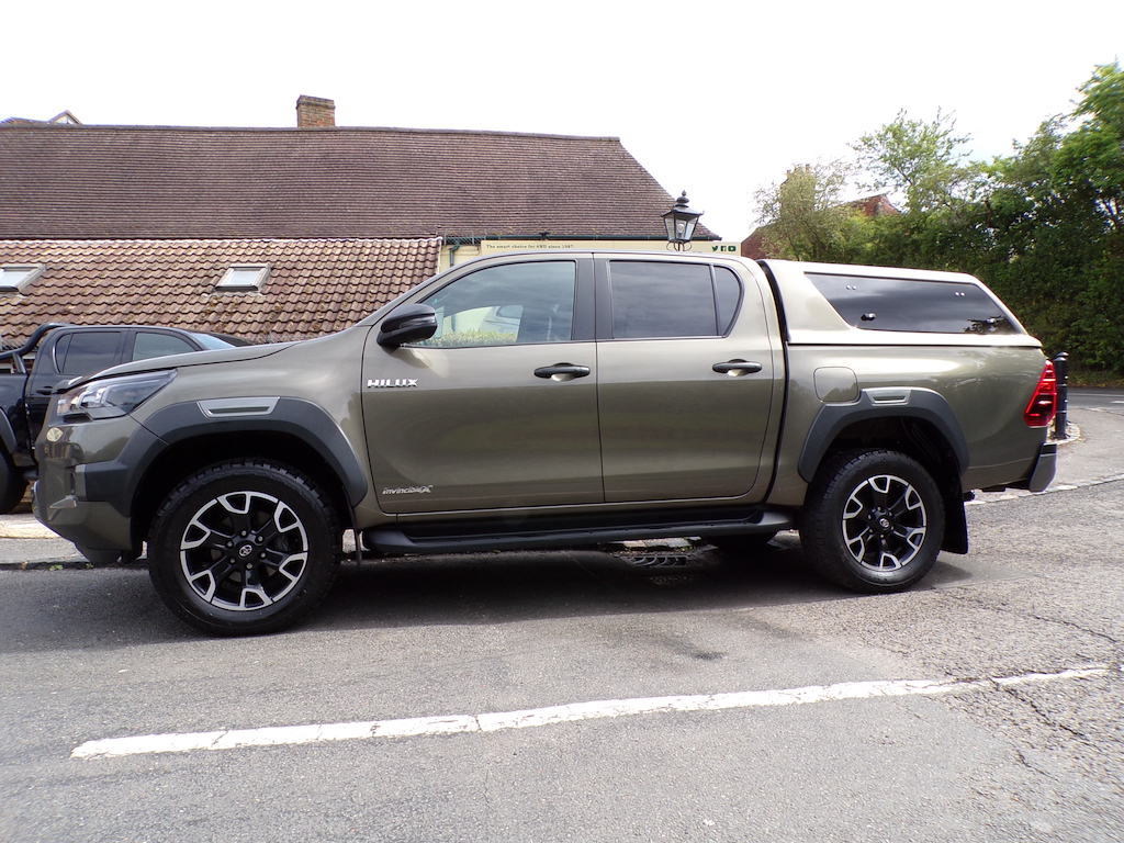 Toyota HILUX 2.8 D-4d Invincible X Pickup Double Cab WR23XBF Brown #2