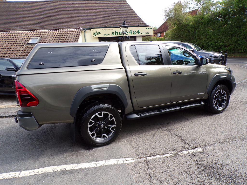 Toyota HILUX 2.8 D-4d Invincible X Pickup Double Cab WR23XBF Brown #4