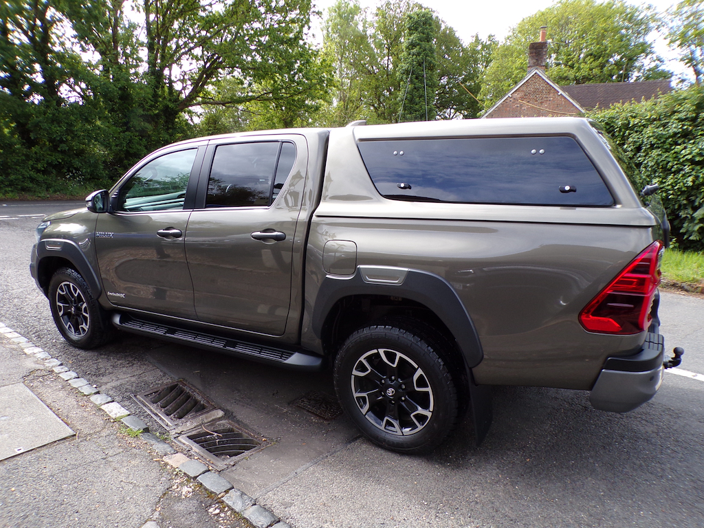 Toyota HILUX 2.8 D-4d Invincible X Pickup Double Cab WR23XBF Brown #3