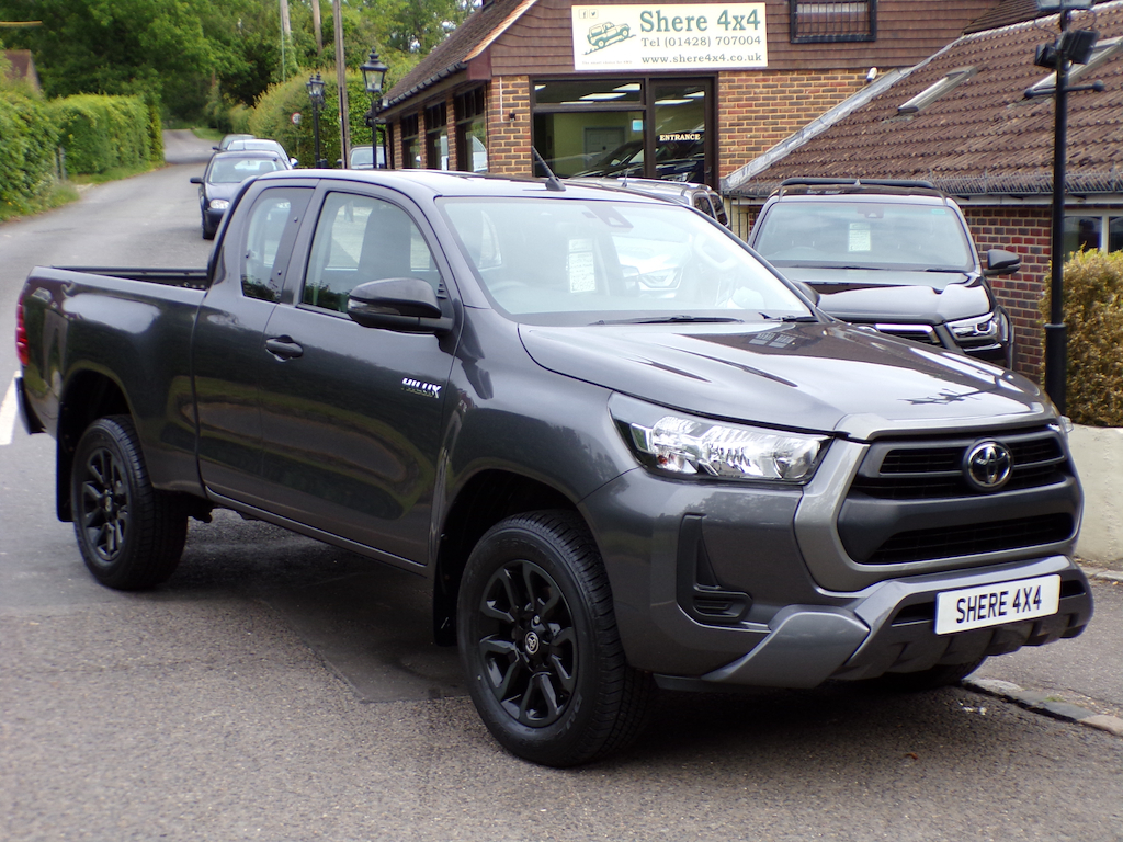 Toyota HILUX 2.4 D-4d Active Extra Pickup Extended Cab Dies Grey