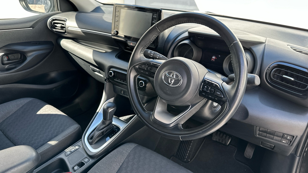 Toyota Yaris 1.5 Vvt-h Design Hatchback Hybrid E-cvt MJ72WXD Black #2