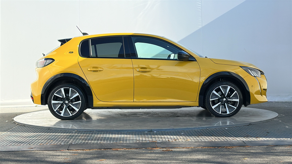 Peugeot e-208 50Kwh Gt Hatchback 136 Ps GK71RNY Yellow #5