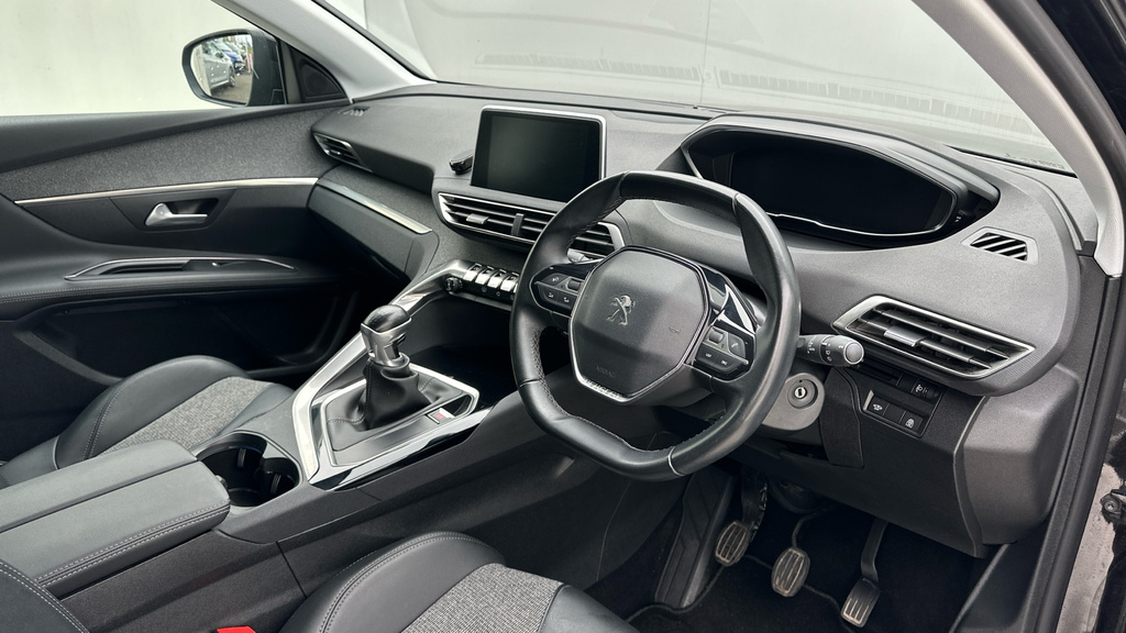 Peugeot 3008 1.2 Puretech Allure Suv Euro 6 KS69MVK Black #2
